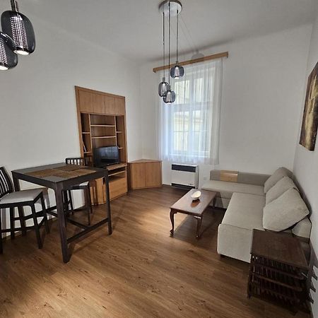Sweet Apartment In The Heart Of Прага Экстерьер фото