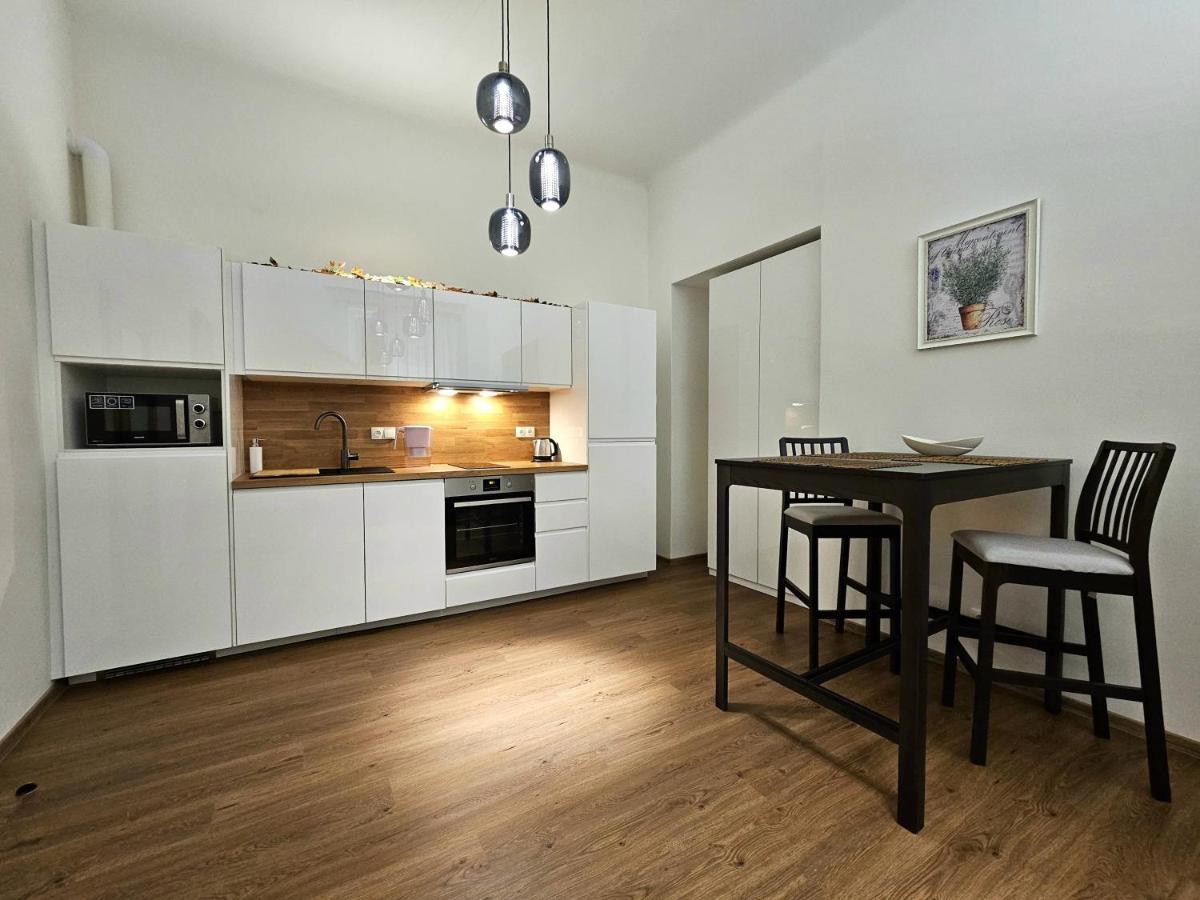Sweet Apartment In The Heart Of Прага Экстерьер фото