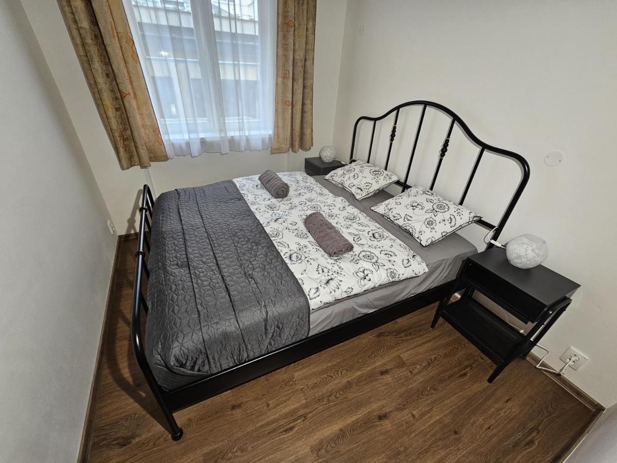 Sweet Apartment In The Heart Of Прага Экстерьер фото